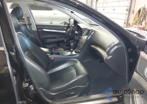 2015 Infiniti Q40 z USA, uszkodzony, nr VIN JN1CV6AR9FM650996